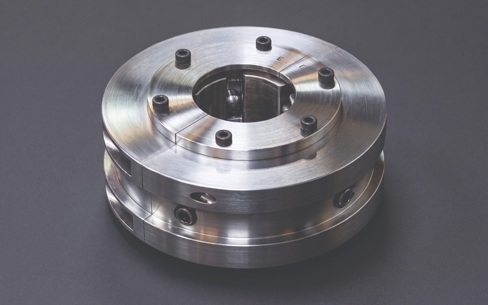 Finished manufactured white metal bearing assembly